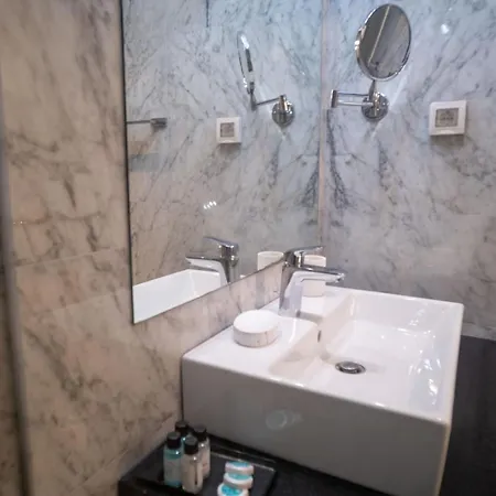 Atina Hotel 4*