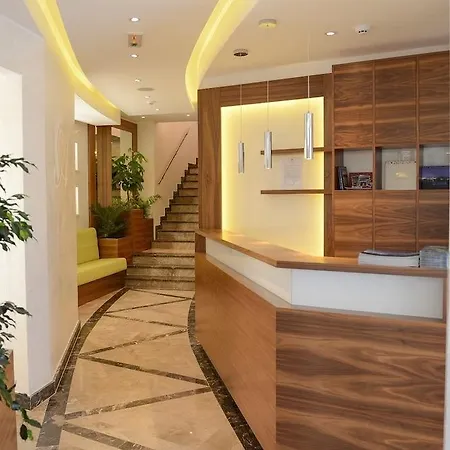 Hotel Atina 4*