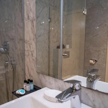 Atina Hotel